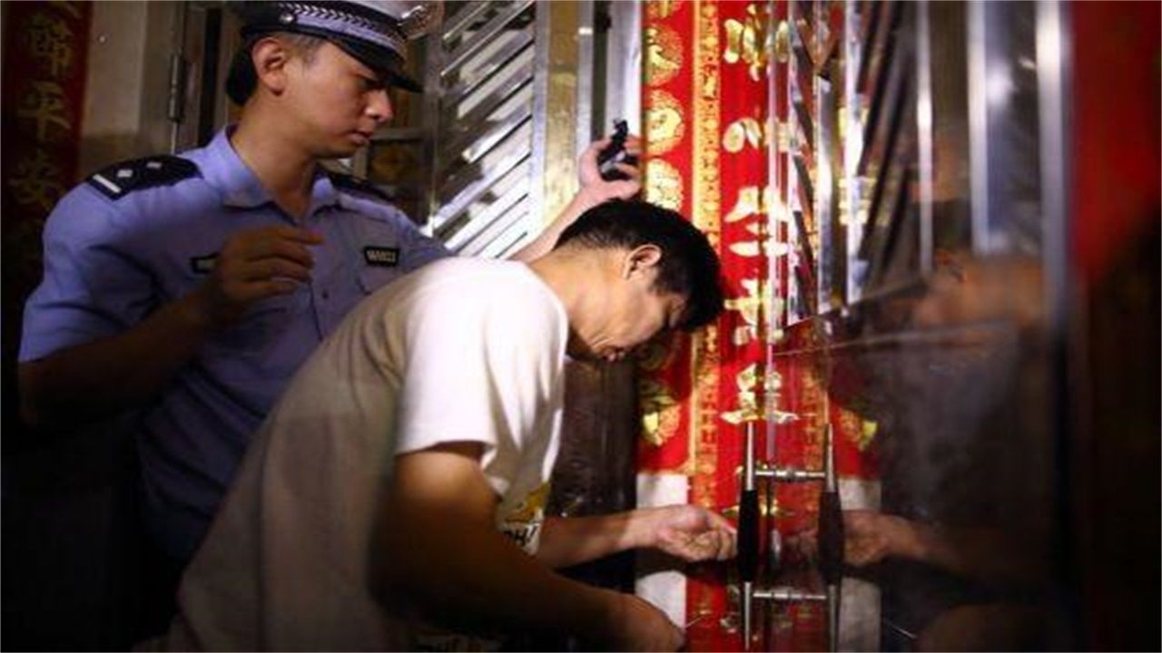 蔗香乡请开锁师傅开了锁后，师傅为什么一般都不进门，就算主人请也不进去？